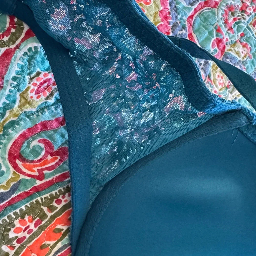 Victorias Secret 38D bra and panties - Picture 3 of 7